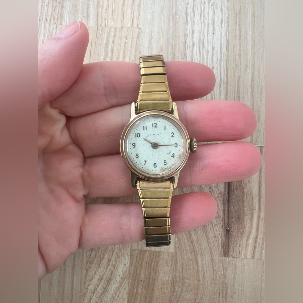 Vintage Timex ladies round gold tone mechanical winding watch